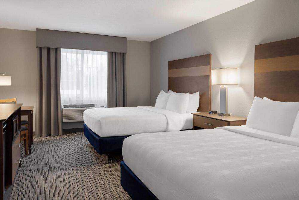 Queen Room with Two Queen Beds, Mobility Access and Bathtub with Grab Bars, Non-Smoking interior